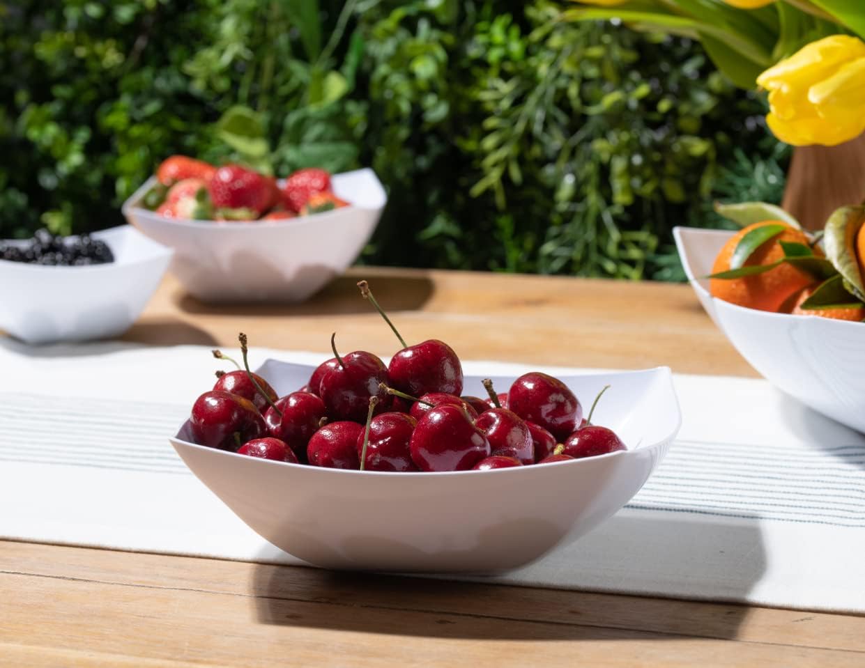 Posh Setting - White Plastic Serving Bowls for Party (32oz - 4 Pack) Square Bowls, Disposable Chip Bowls, Candy Bowls for Party Table, Salad & Fruit Bowls for Party, Candy Containers for Candy Buffet