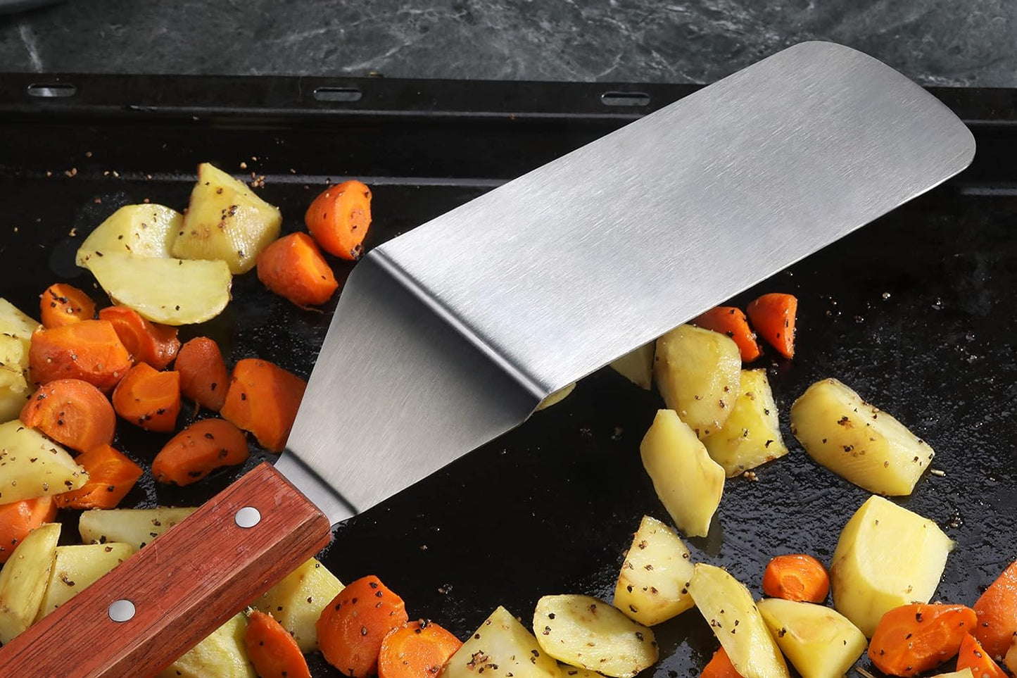 New Star Foodservice 38200 Wood Handle Flexible Grill Turner/Spatula, 21-Inch