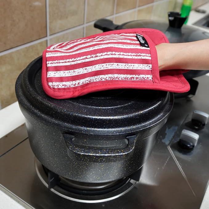 Alselo Silicone Pot Holders Set of 3 Heat Resistant & Non Slip Potholders - Image 4