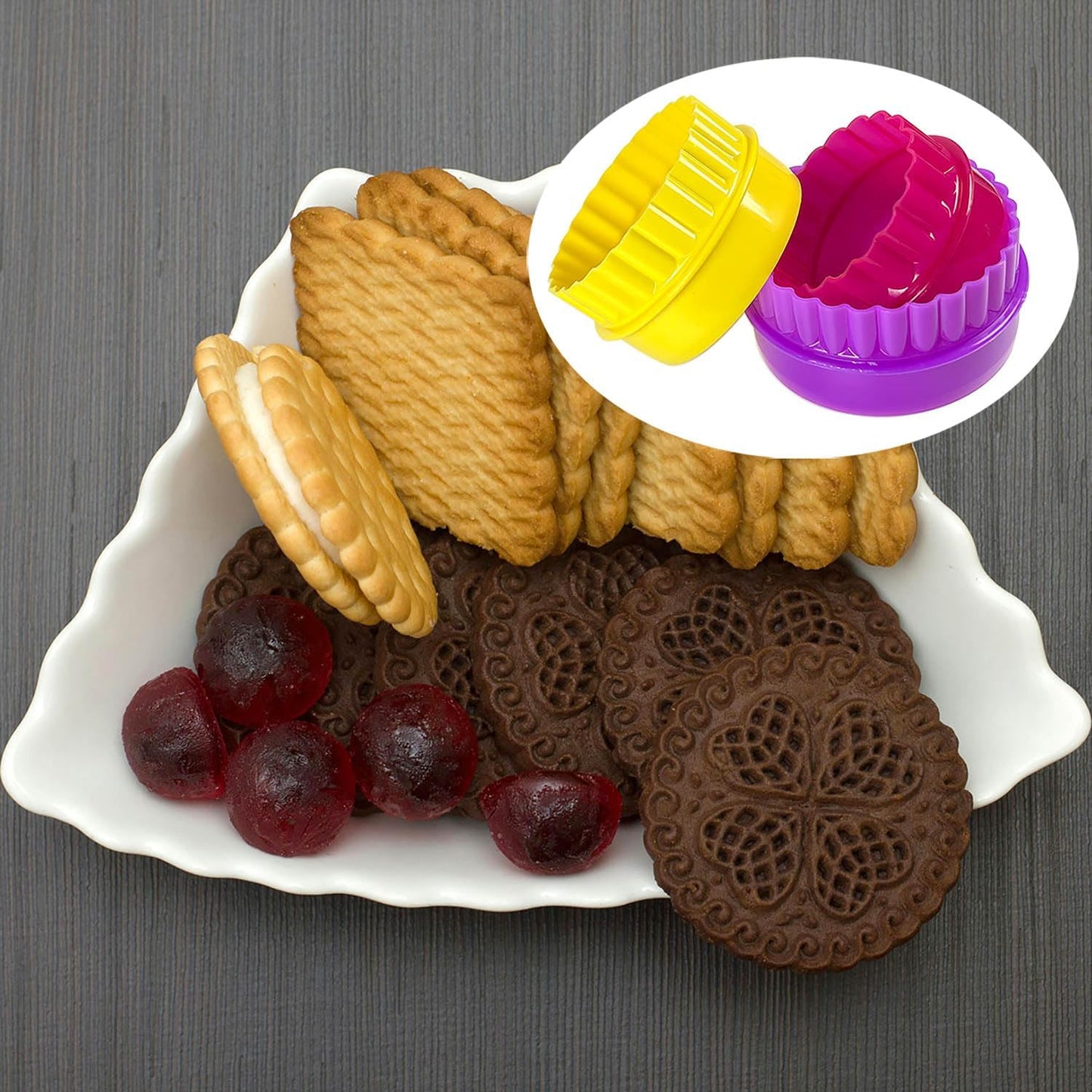 Cookie Biscuit Cutter Set, Two Side Cookie Cutters Plastic Set Multi-size Cake Fruit Vegetable Shapes Cutter Random color (Round Shaped, 6 Pack)