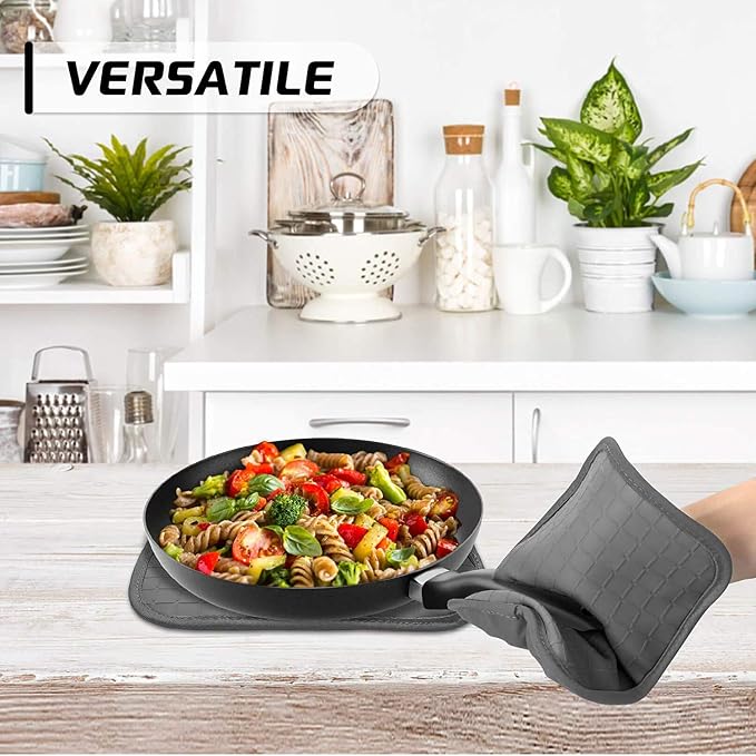 BPA-Free Soft Silicone 4 Piece Oven Mitts & Pot Holders Set - Image 7