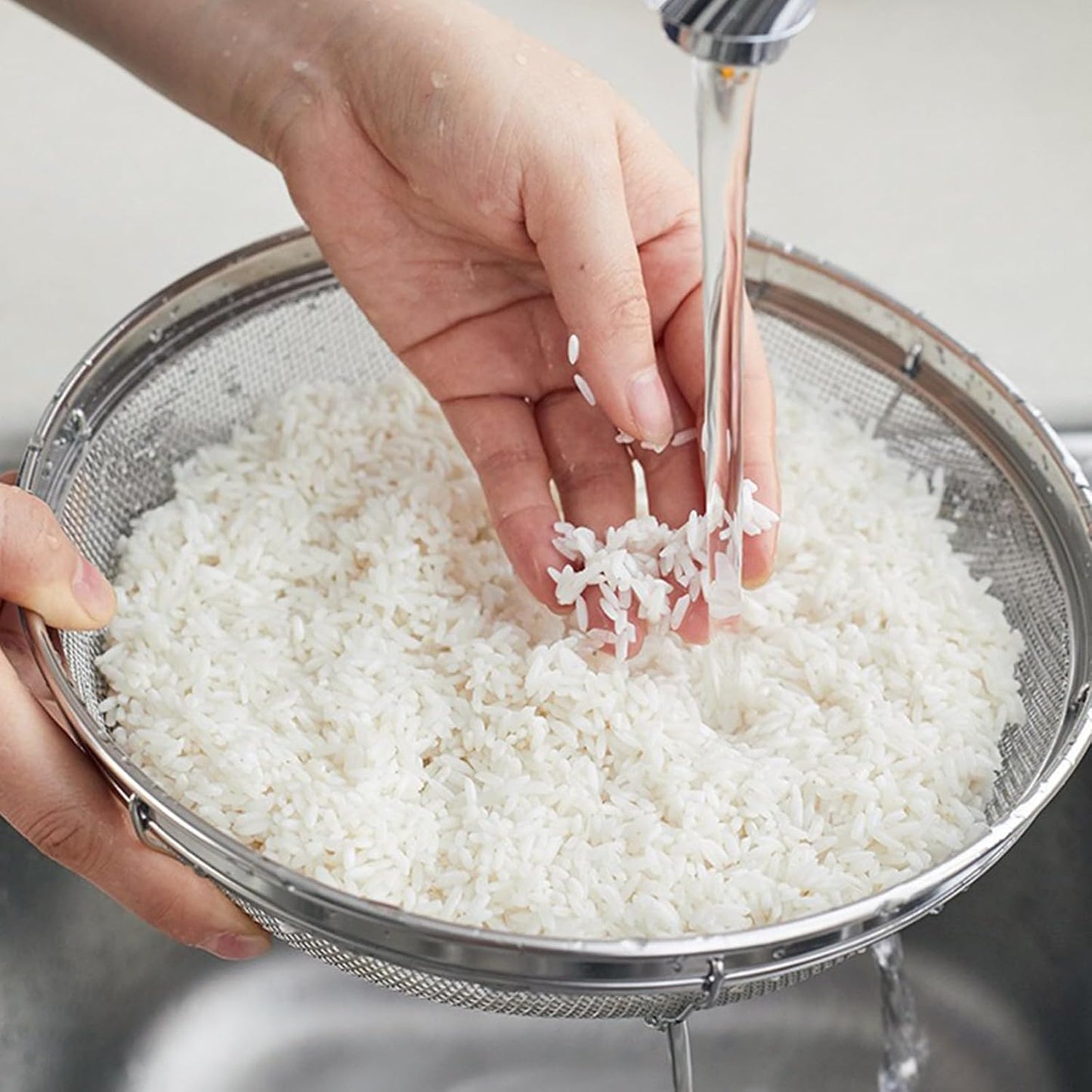 Fine Mesh Strainer for Kitchen, Stainless Steel Colander Bowl for Pasta, Rice, Fruit, Metal Net Baskets with Resting Base - Strain, Drain, Rinse （Diameter 11.02 inch）