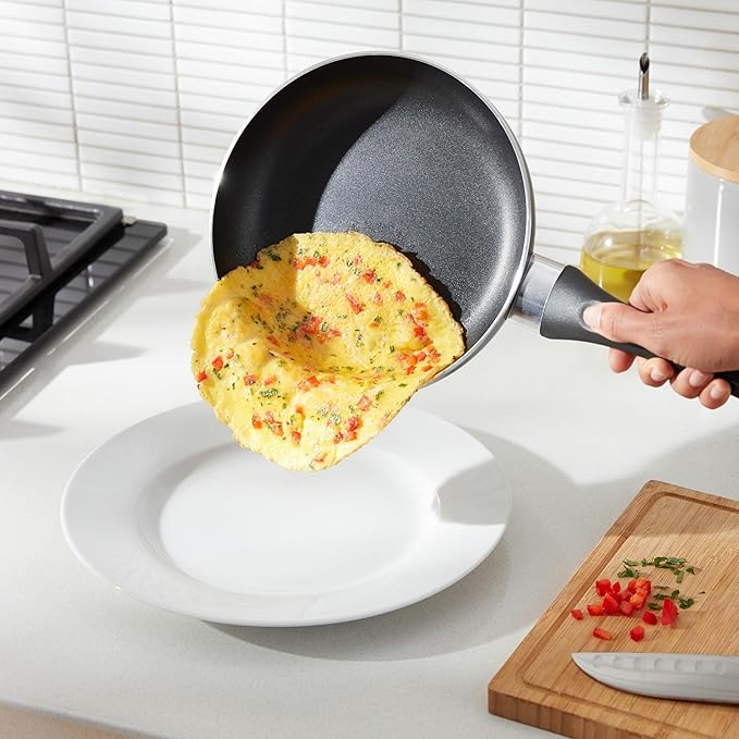 Amazon Basics Non-Stick 3-Piece Frying Pan Set - Image 5