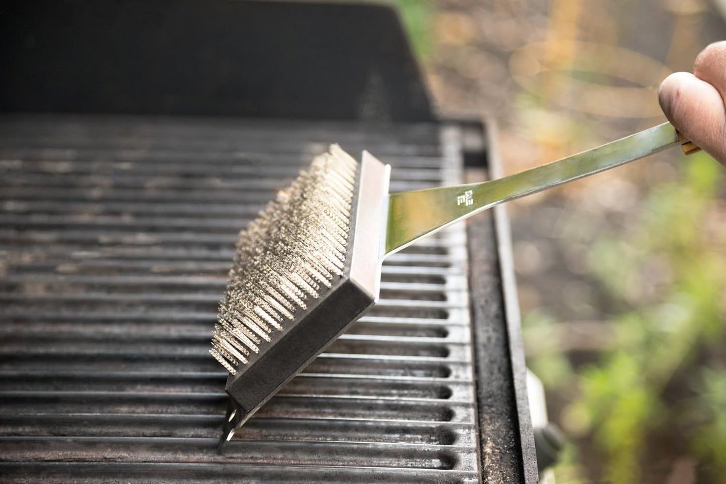 Outset QVG40 Verde Collection Grill Brush with Replaceable Bristles and Scraper