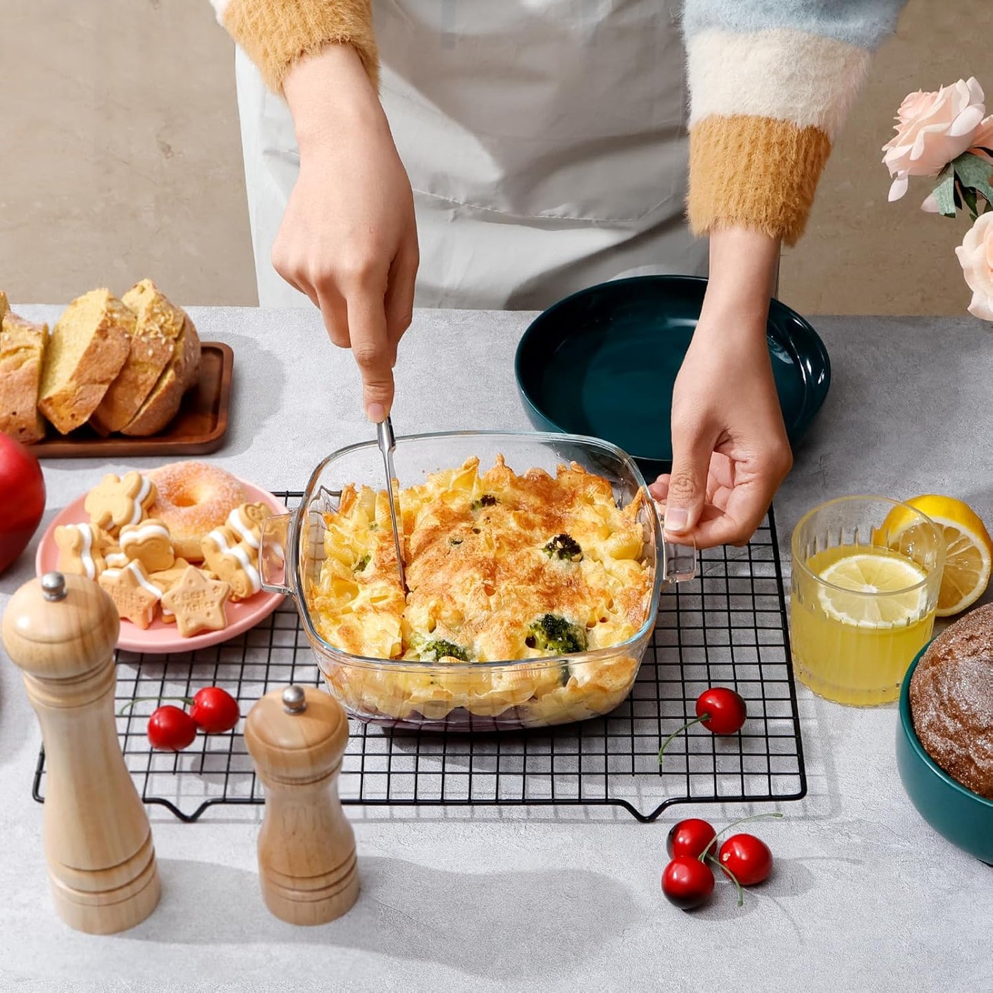 NUTRIUPS Small Square Casserole Dish with Lid Oven Safe Covered Glass Casserole Dish 7.8 Inches Glass Microwave Bowls With Lids Microwavable Cookware (Small-1.5L)