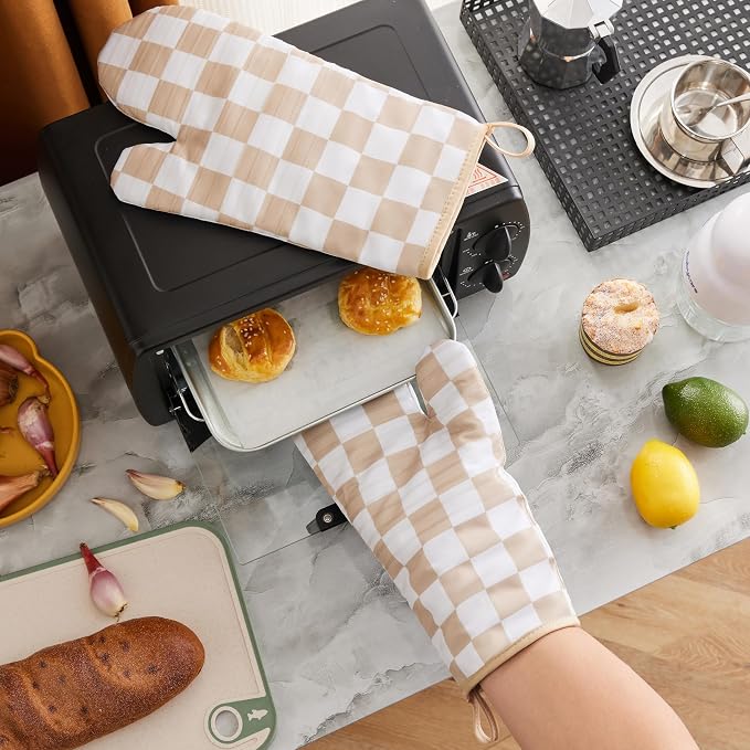 Ohocut Beige Checkered Oven Mitts Heat Resistant, Vintage Retro Checkerboard - Image 2